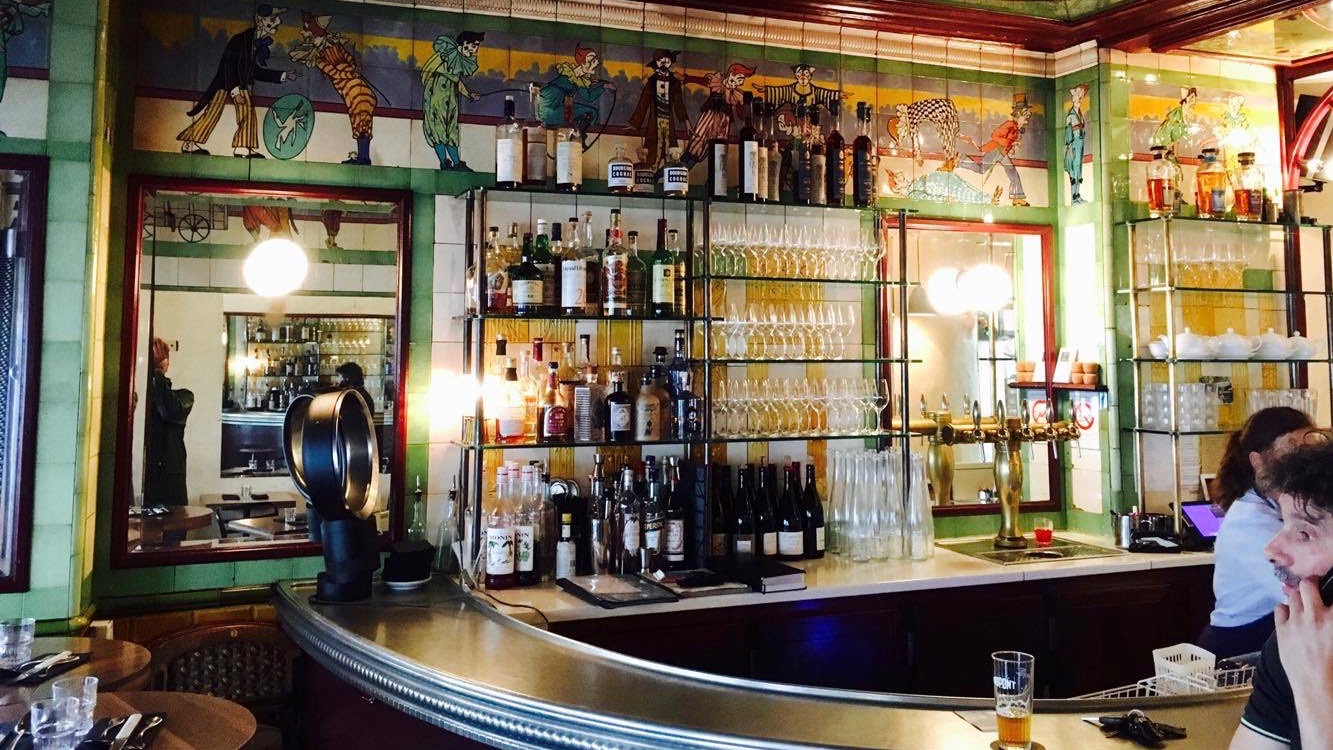 24-clown-bar